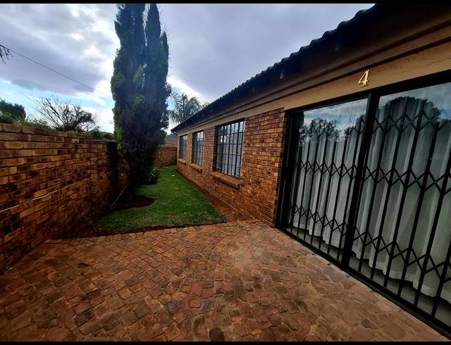 3 BEDROOM TOWNHOUSE FOR SALE IN MODDER EAST